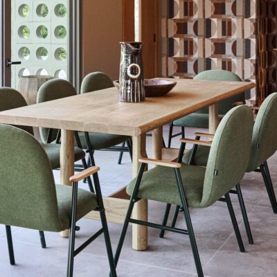 Paylaşımın etrafında şekillenen bir yemek alanı.