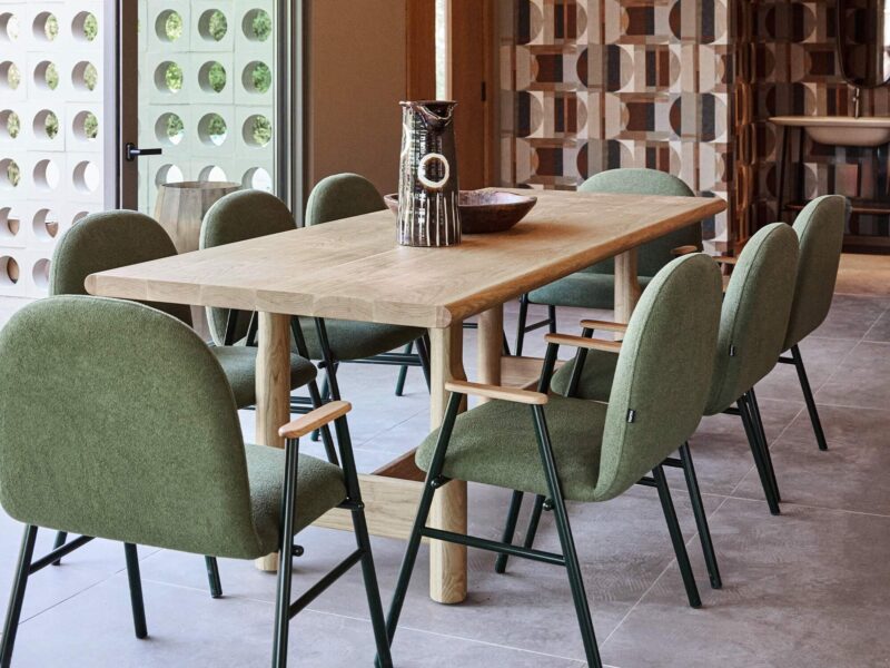 Paylaşımın etrafında şekillenen bir yemek alanı.